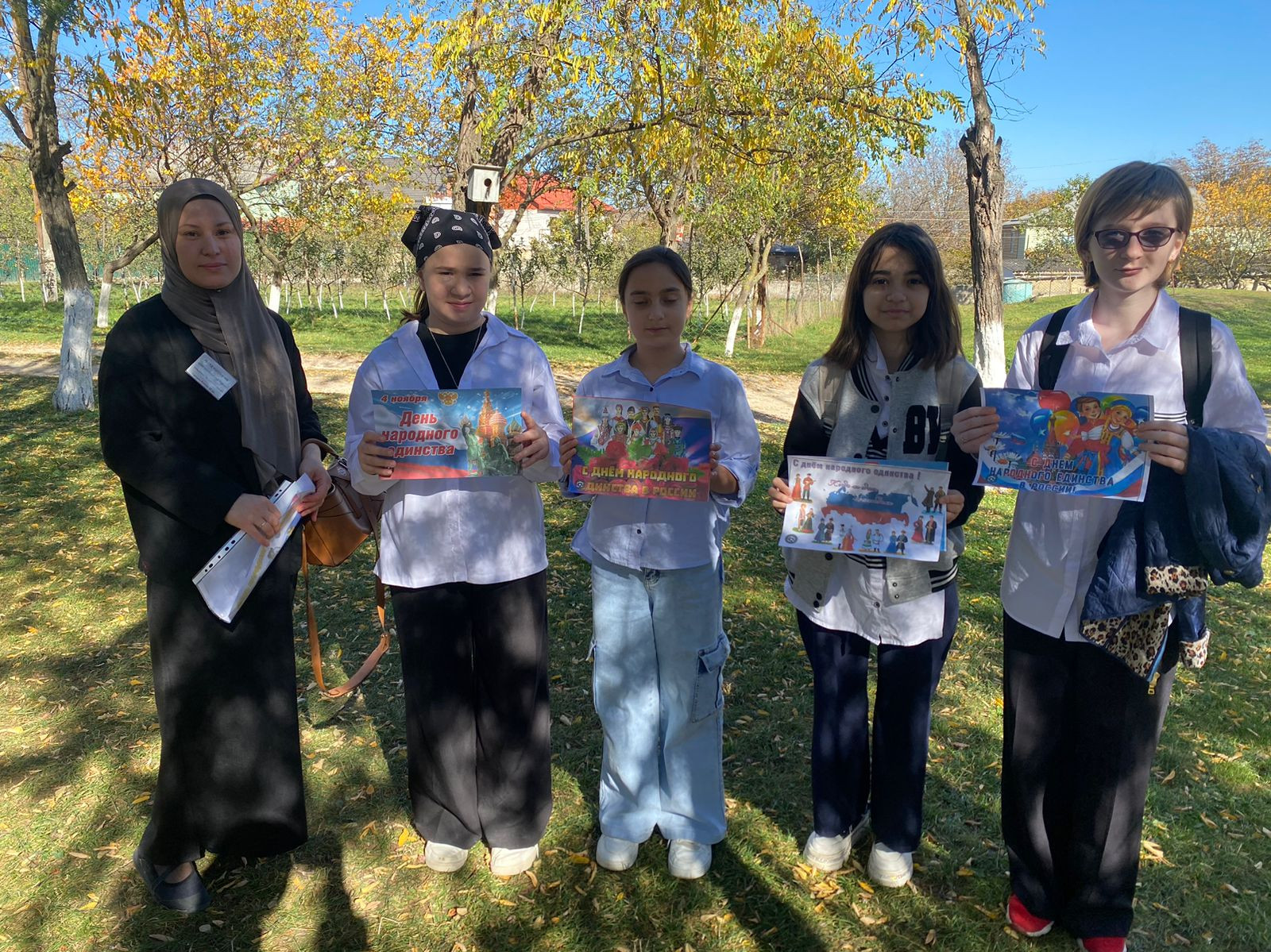 Специалист по работе с семьёй и детьми Алиева Максалина организовала и провела мероприятие в честь Дня народного единства, который отмечается 4 ноября.