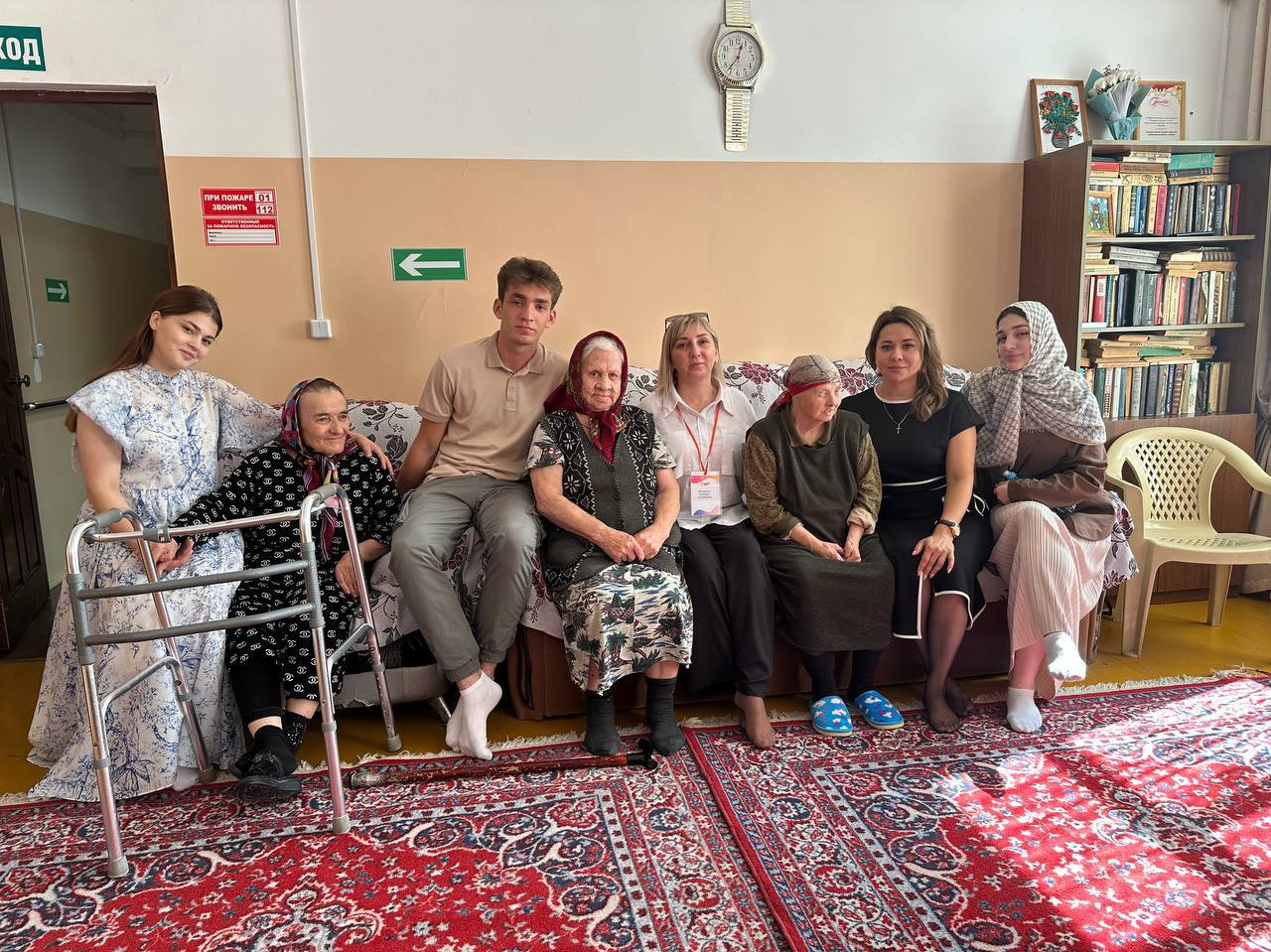 Комплексный центр социального обслуживания Кизлярского района организовал для 20 подопечных праздничное мероприятие ко Дню пожилых