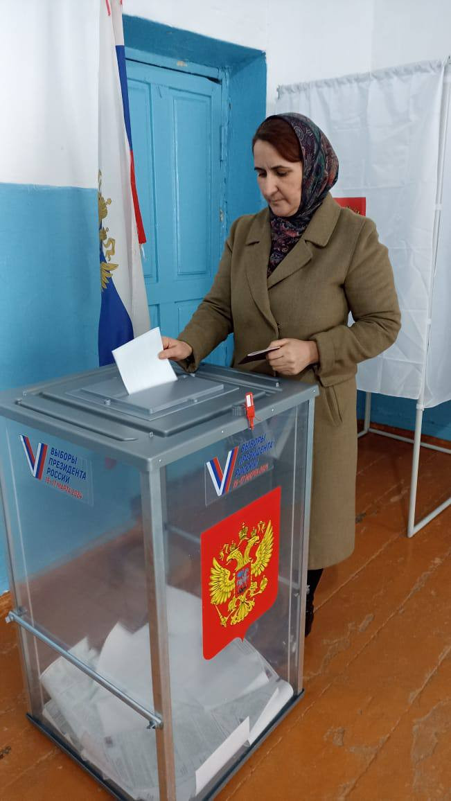 Социальные работники 1-го отделения граждан пожилого возраста и инвалидов на дому Комплексного центра г.Дагестанские Огни идут на избирательные участки.