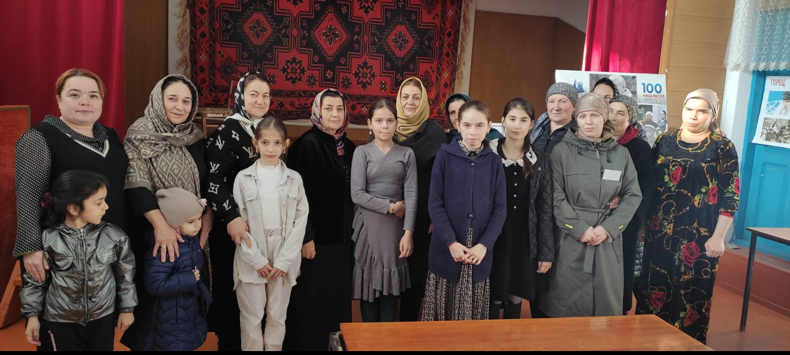 Специалисты по работе с семьей и детьми организовали и провели особое мероприятие в честь Дня матери для семей, находящихся в ТЖС.