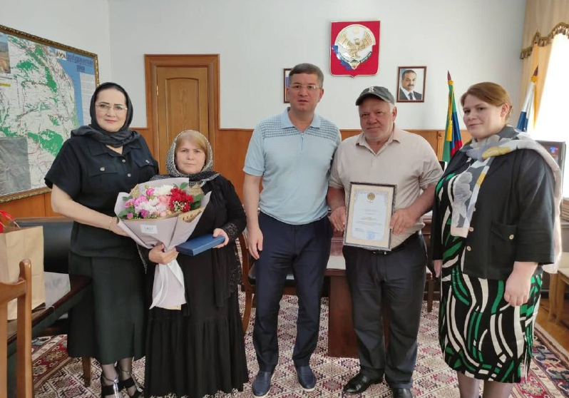 Поздравляю Вас и Вашу семью с Днем семьи, любви и верности.