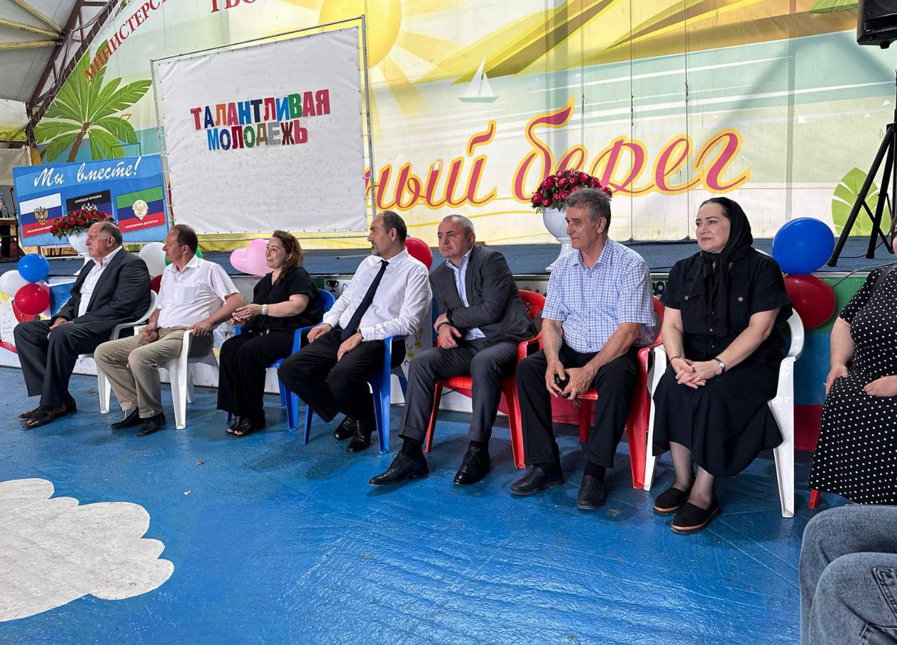 Завершился вечер коллективным исполнением уже ставшего мировым хитом  "Дагестан".