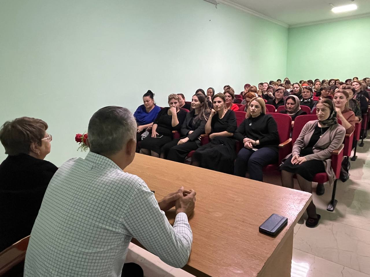 В Комплексном центре провели инструктаж на тему: «Как вести себя при террористической угрозе и оказании помощи при совершении террористических актов».