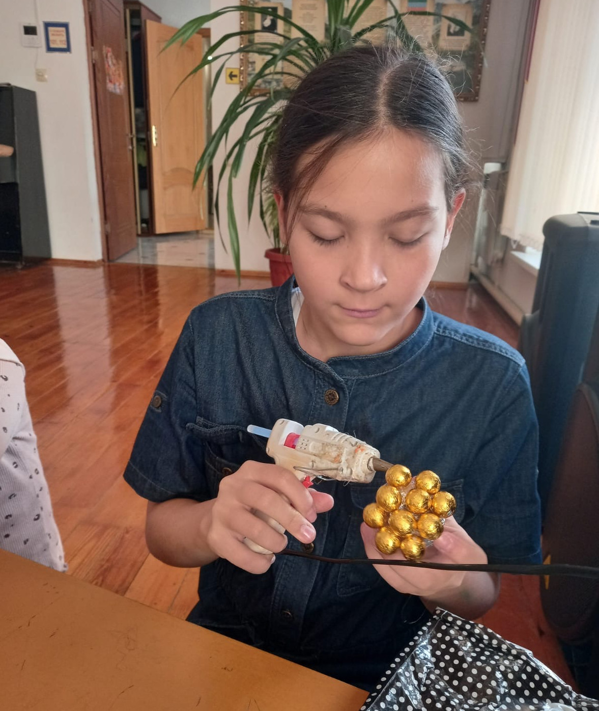 Ёлочные игрушки из подручных материалов.