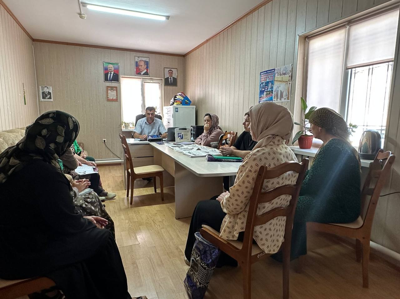 Совещание с социальными работниками.