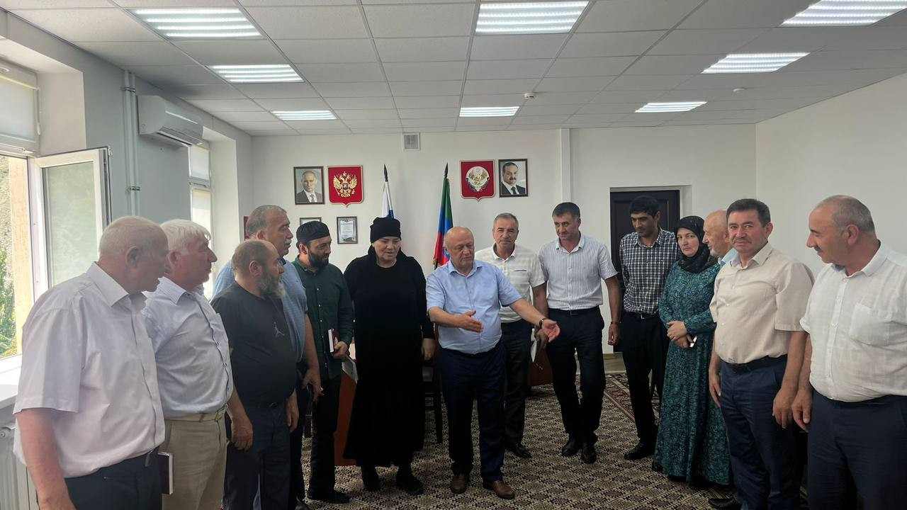 Заместитель главы Администрации Рутульского района провел встречу с директором фонда «Все вместе»