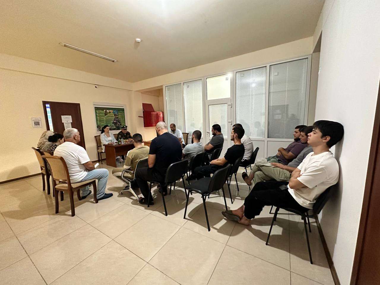 Сегодня 25 июля была организованна встреча с ищущими работу гражданами с целью информирования об условиях поступления на службу по контракту и мерах поддержки (социальных льготах и гарантиях).