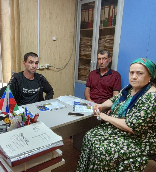 В Центре занятости населения города Хасавюрт продолжается работа по информированию граждан о порядке заключения контракта с Министерством Обороны для прохождения службы зоне СВО.