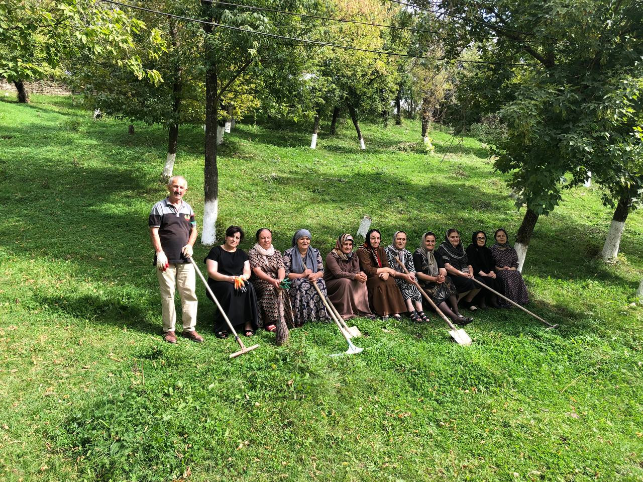 Накануне, коллектив ГКУ РД "Управление социальной защиты населения в МО "Дахадаевский район" принял активное участие в общереспубликанском субботнике.