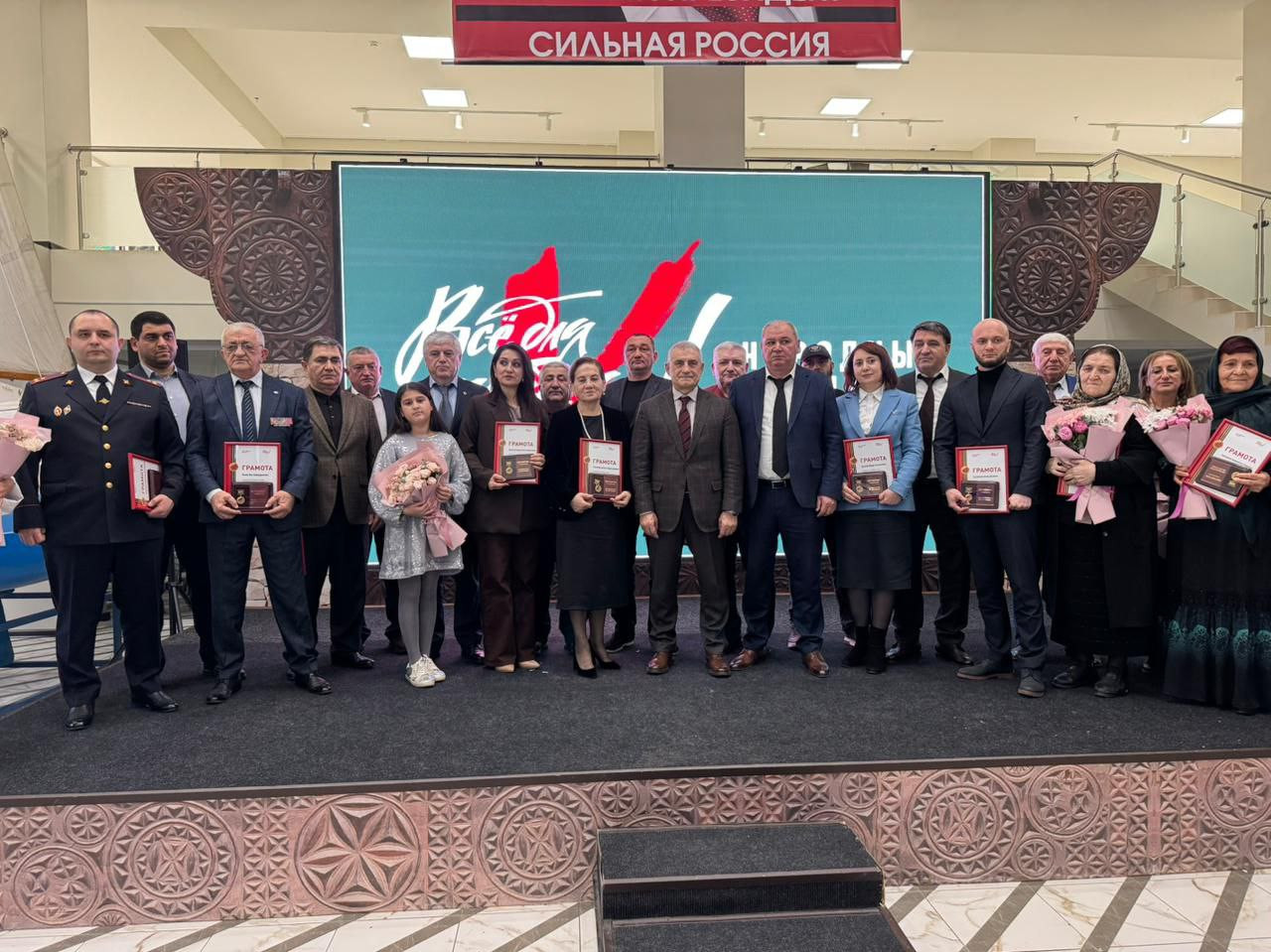 Директора Избербашского реабилитационного центра Минтруда Дагестан отметили наградой за организацию гуманитарных акций в поддержку участников СВО