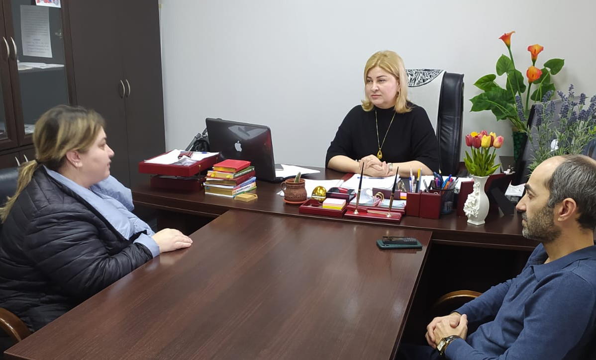 По поручению Главы Дагестана Сергея Меликова, социальные работники Минтруда Дагестана встретились с жительницей Кизилюрта, обратившейся в прямом эфире