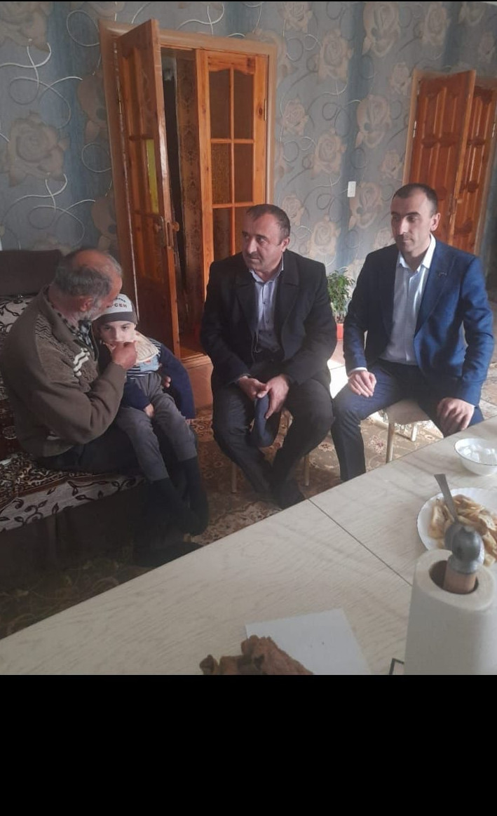 Вручение  инвалидной  коляски  ребенку-инвалиду