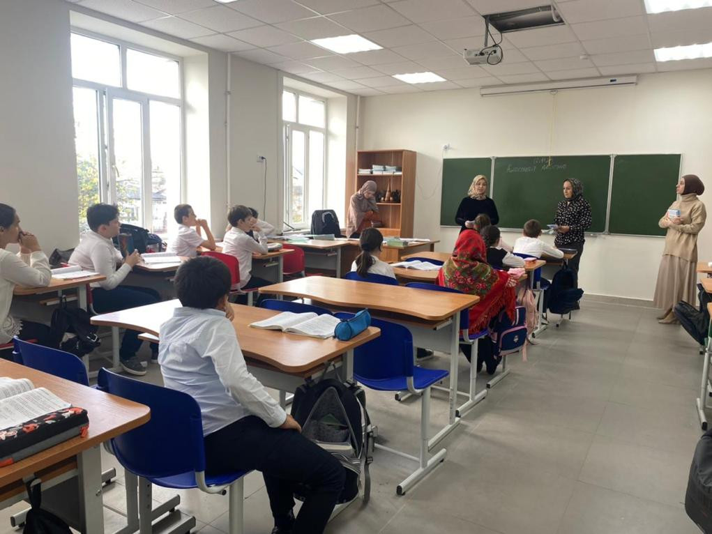 Раздача буклетов ко Дню правовой помощи