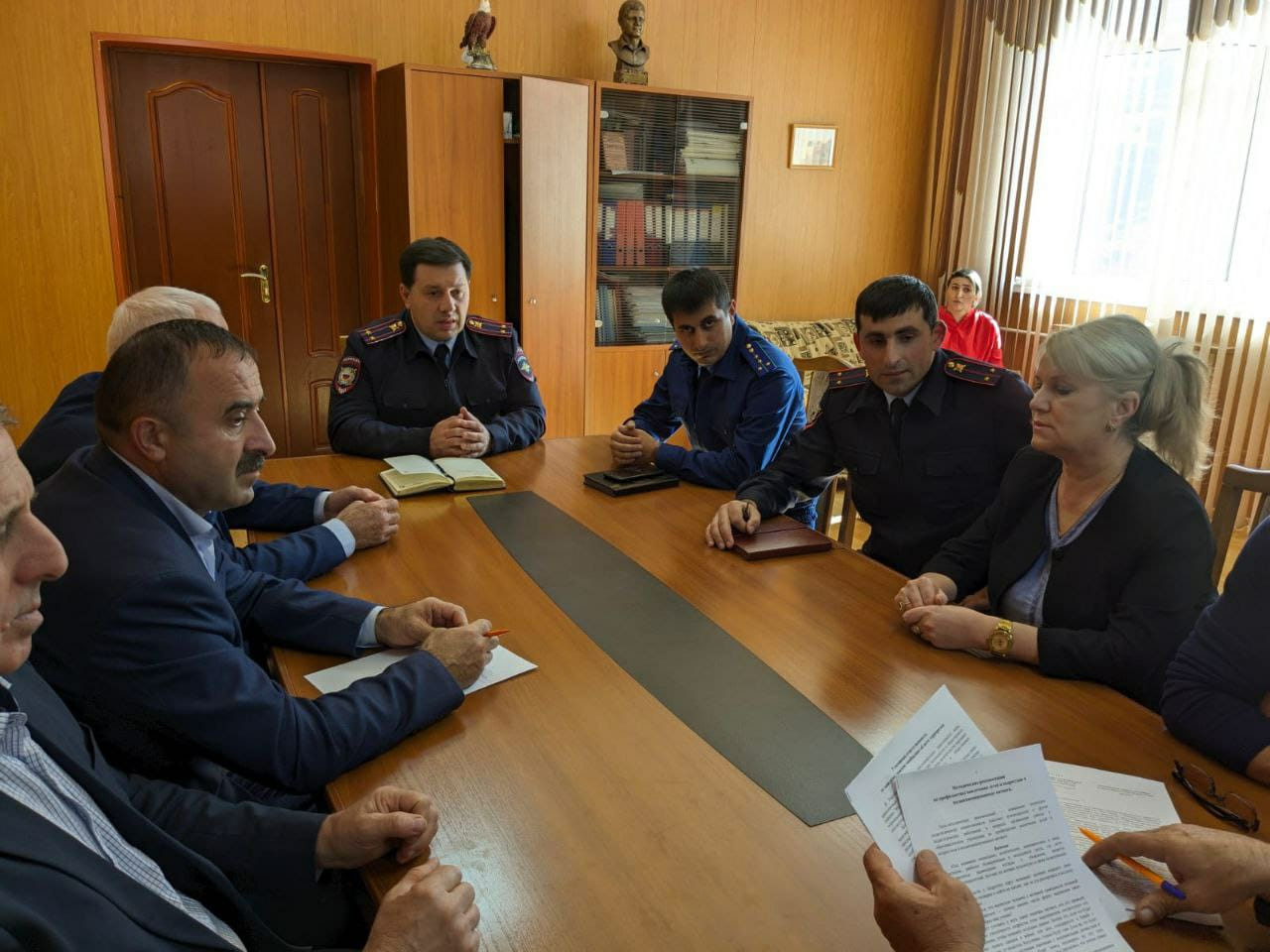 Заседание  комиссии  по делам  несовершеннолетних