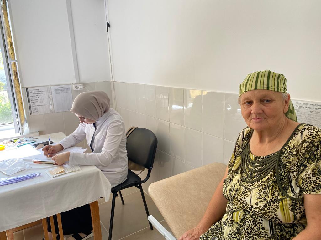 Социальные работники Минтруда Дагестана в Тарумовском районе обеспечили доставкой в медучреждение более 300 граждан пожилого возраста