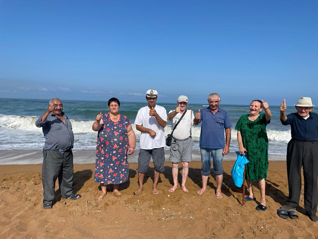 Пожилые подопечные центра социального обслуживания в Дагестанских Огнях провели свой досуг на побережье