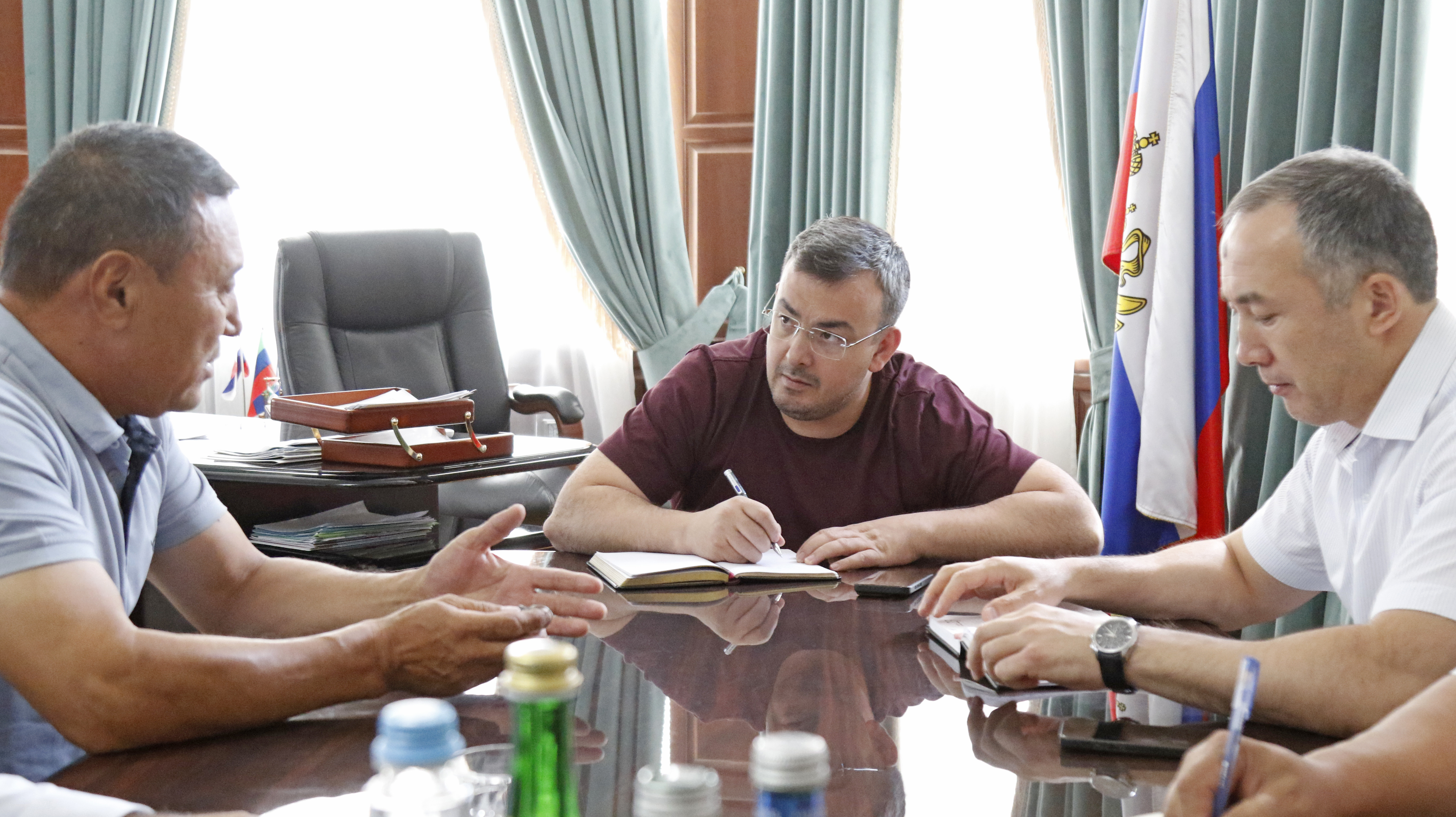 Глава Минтруда Дагестана Магомедзагид Кихасуров провел личный прием граждан в Ногайском районе