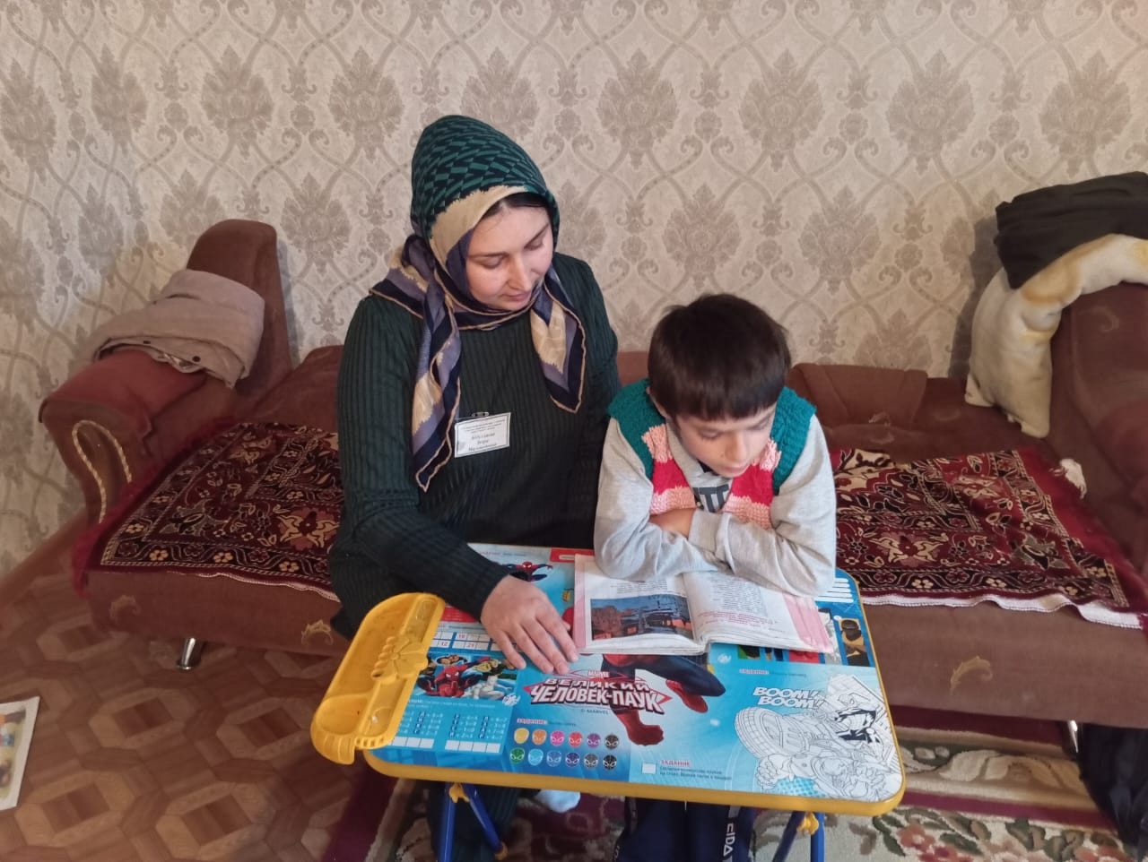 Специалист по работе с семьёй и детьми, Абдуллаева Зухра, её рабочие будни полны важных задач.