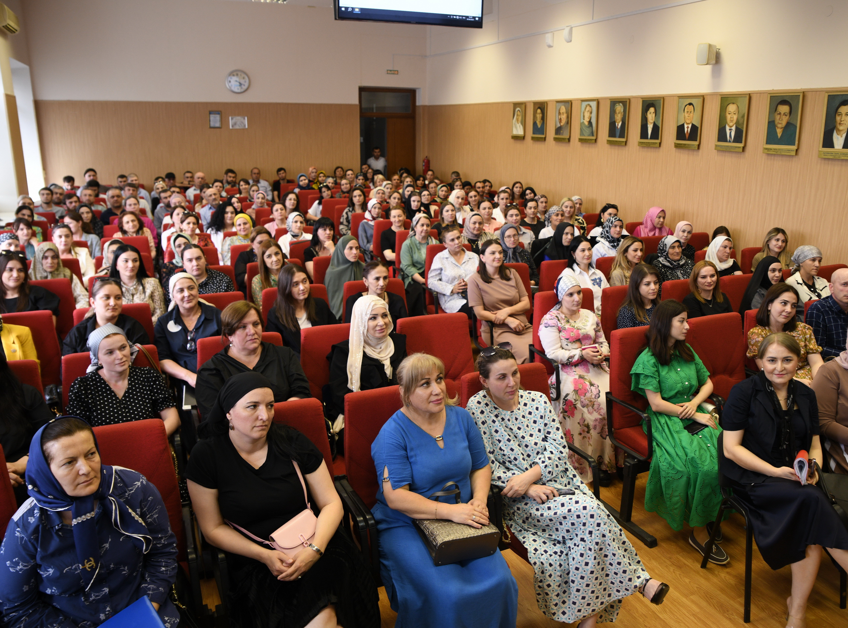 В обучающем семинаре Минтруда Дагестана «Эффективная пресс-служба» приняли участие представители 183 подведомственных учреждений