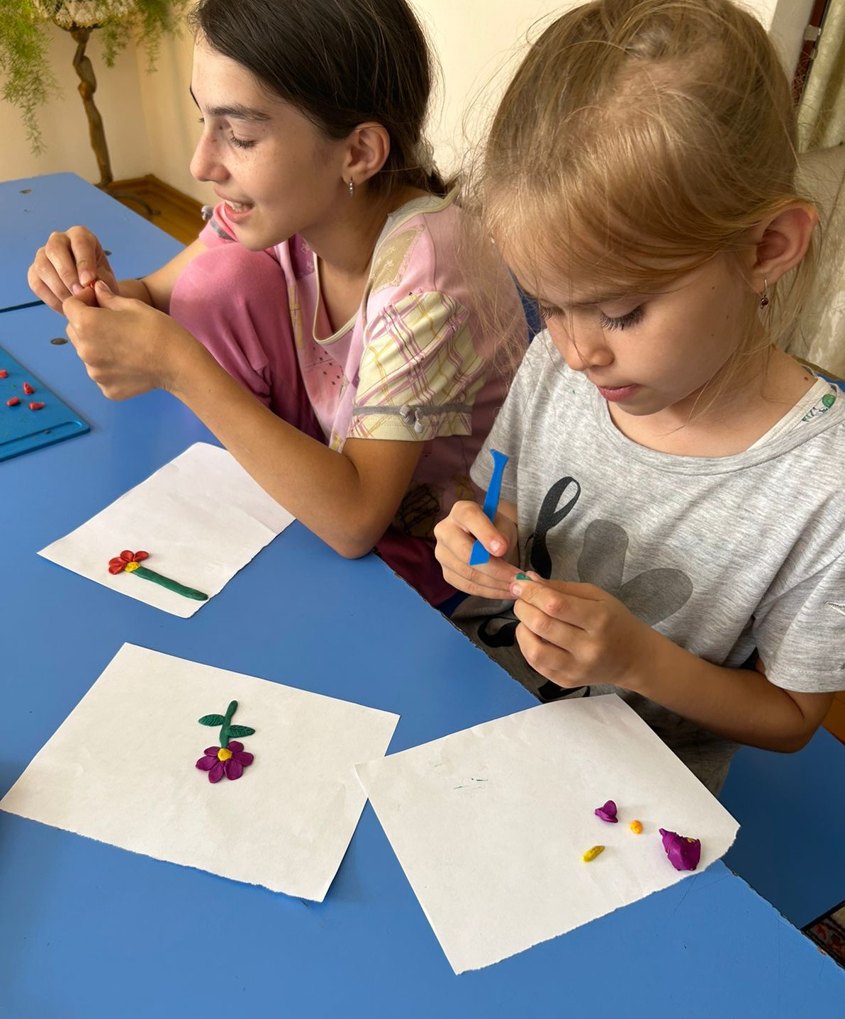 Занятие по пластилинографии.