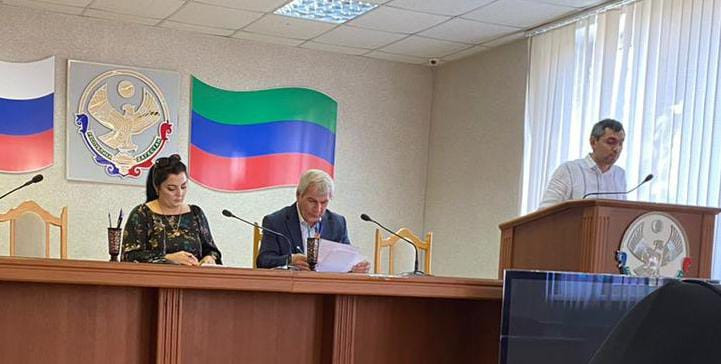 Заседание  в районной администрации.