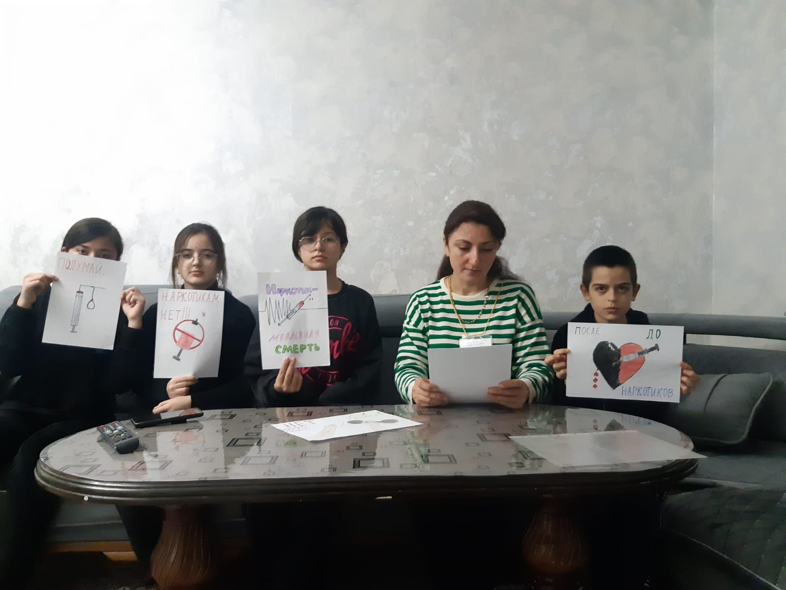 Специалист отдела семьи, Багандова Разият, провела беседу среди своих подопечных под названием "Наркотикам нет".