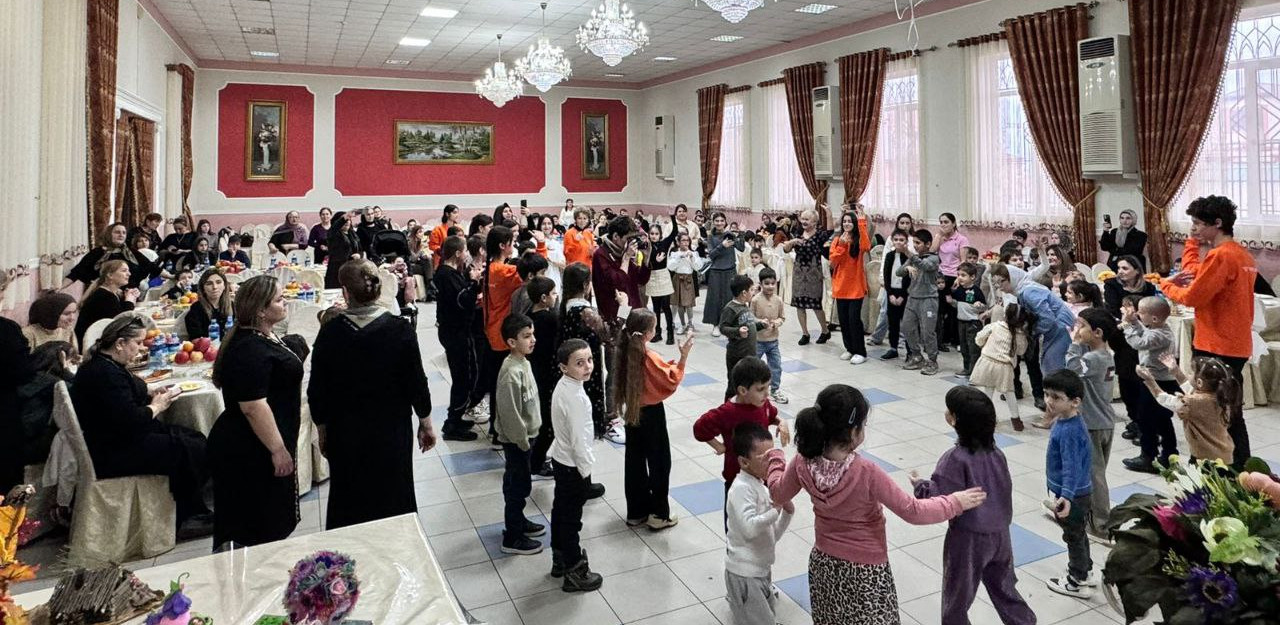 В Реабилитационном центре г.Избербаша с участием 110 детей и 30 родителей проведена благотворительная акция «Учимся жить вместе»