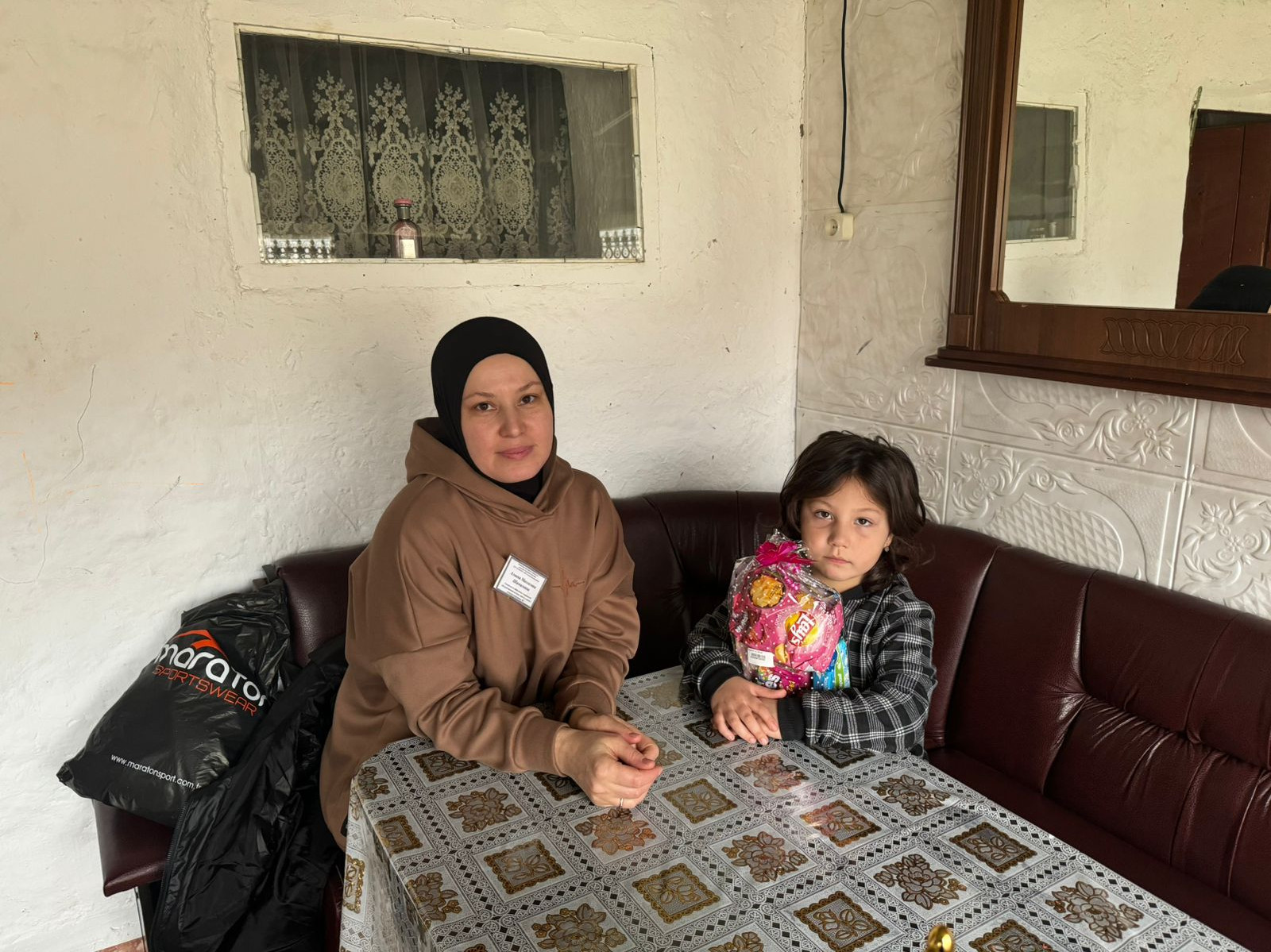 В рабочий день специалиста по работе семьёй и детьми Алиевой Максалины входит посещение своих подопечных, оказывание педагогических услуг и организация досуга для детей.