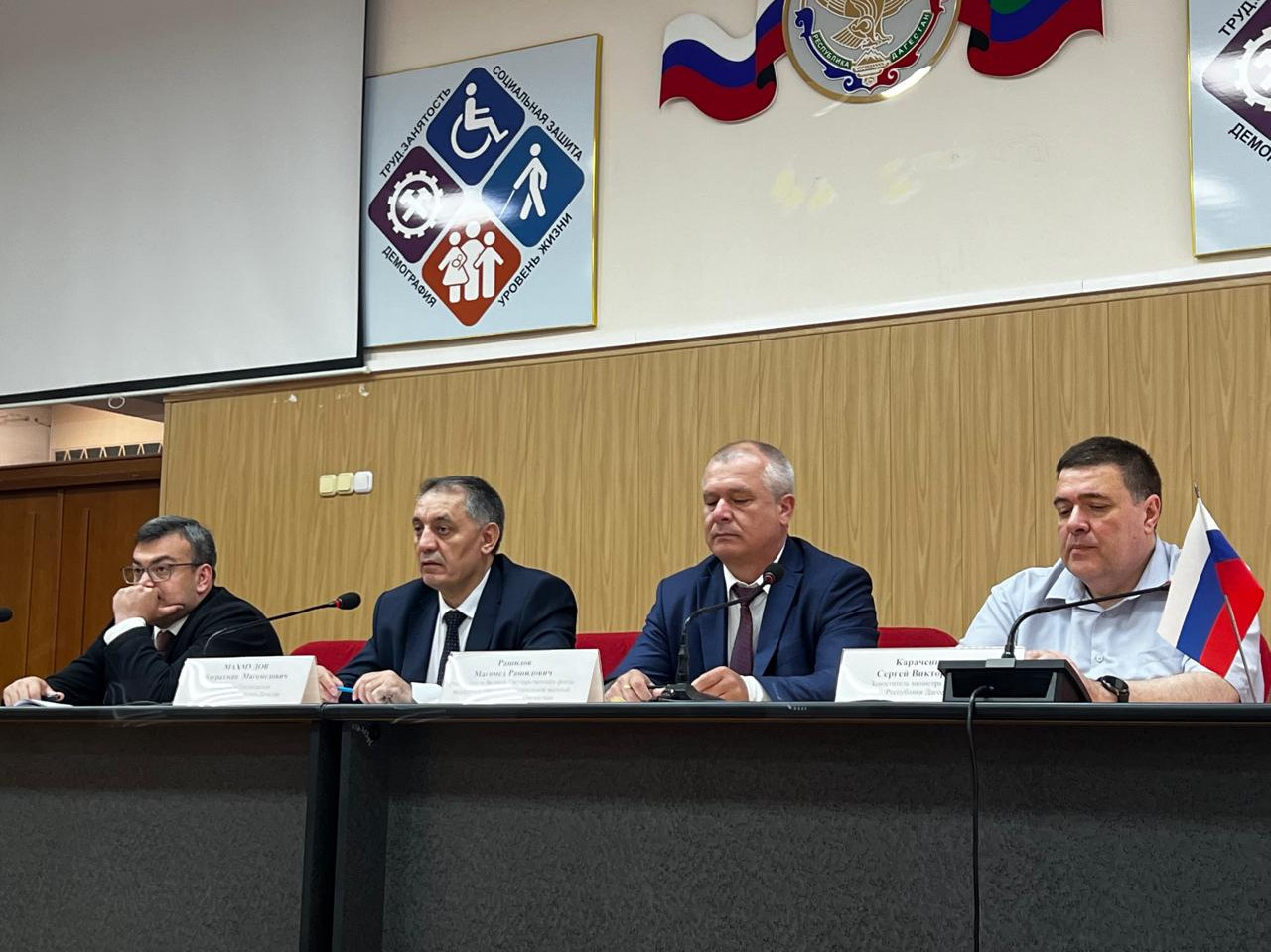 В Минтруда Дагестана под руководством Абдурахмана Махмудова обсудили вопросы деятельности фонда «Защитники Отечества»