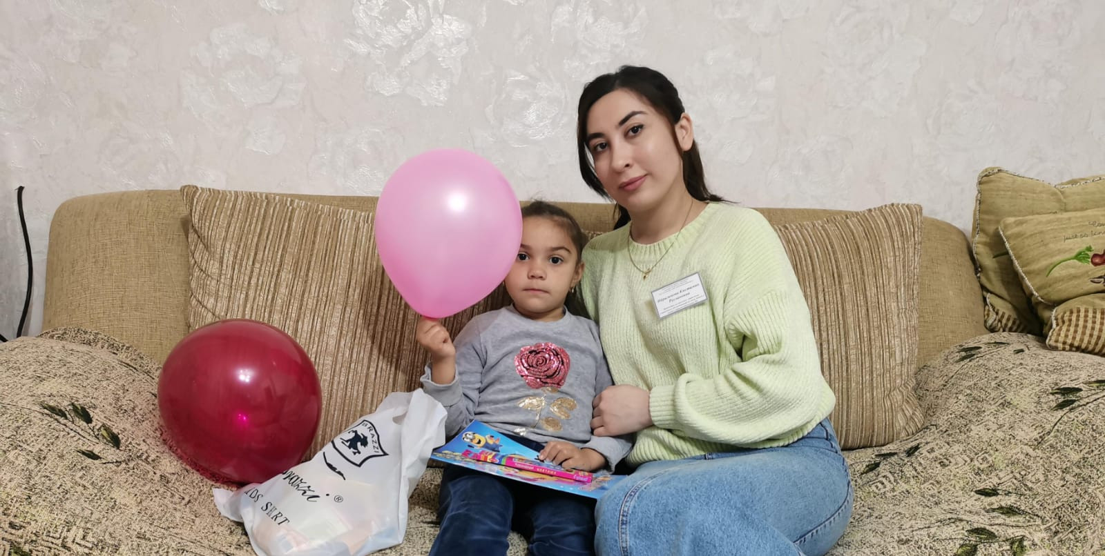 Ибрагимова Кистаман, медицинская сестра по массажу отделения семьи, поздравила своих подопечных с Международным днем инвалидов.