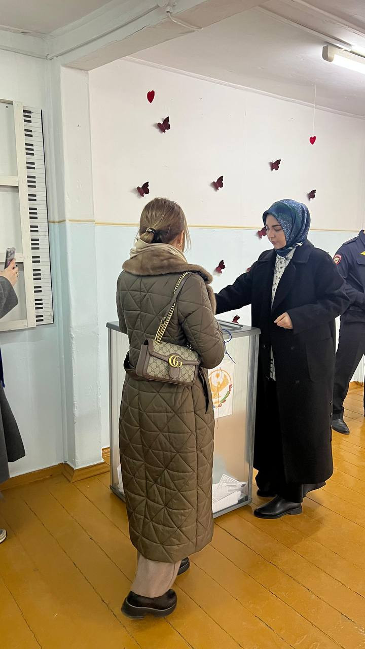 Сотрудники Управления социальной защиты «города Буйнакск» всем коллективом приняли участие в выборах  Президента Российской Федерации!