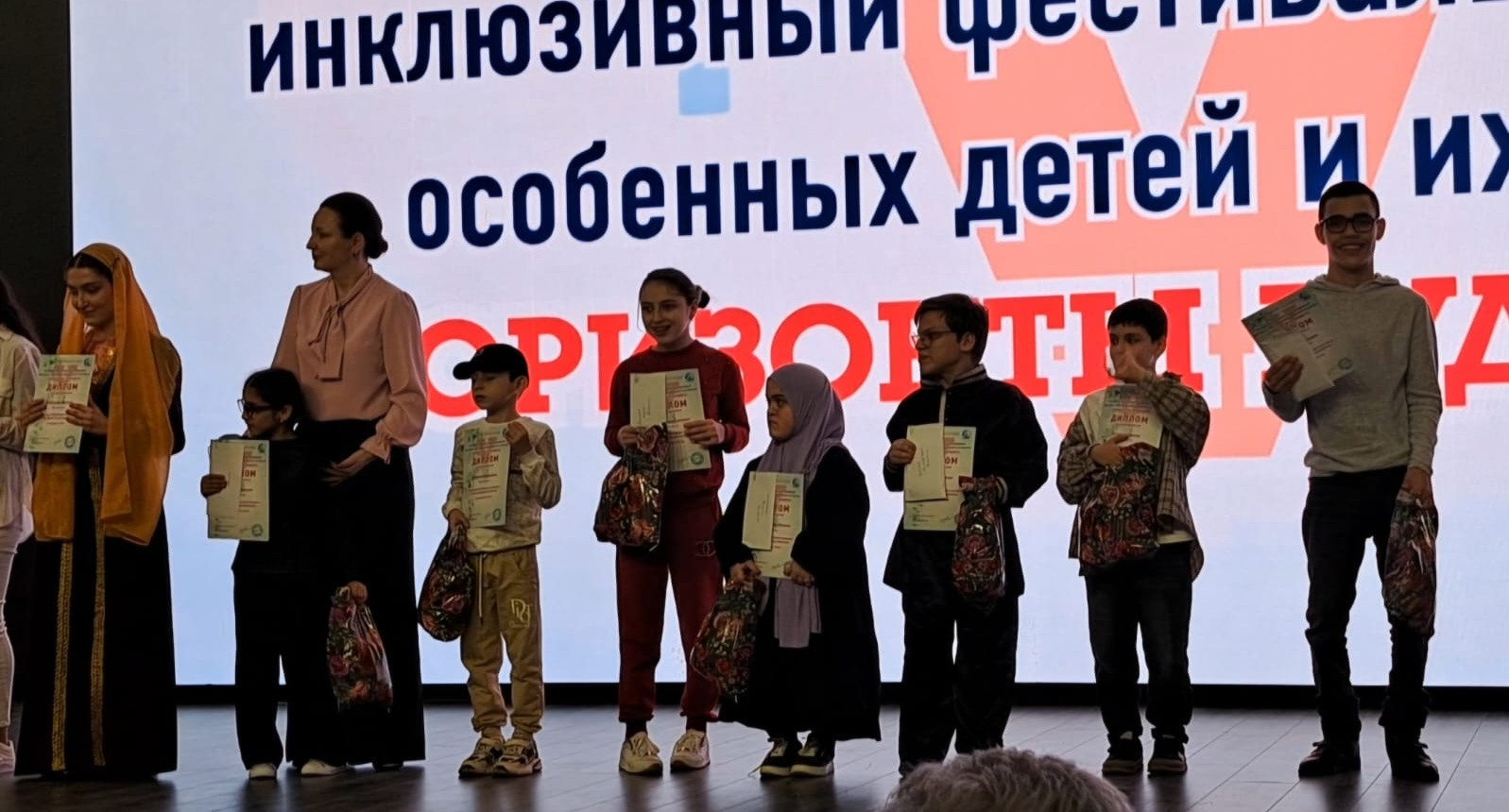 Подопечные центра социального обслуживания Минтруда Дагестана в Буйнакске стали призерами V-межрегионального инклюзивного фестиваля творчества особенных детей и их близких "Горизонты будущего"