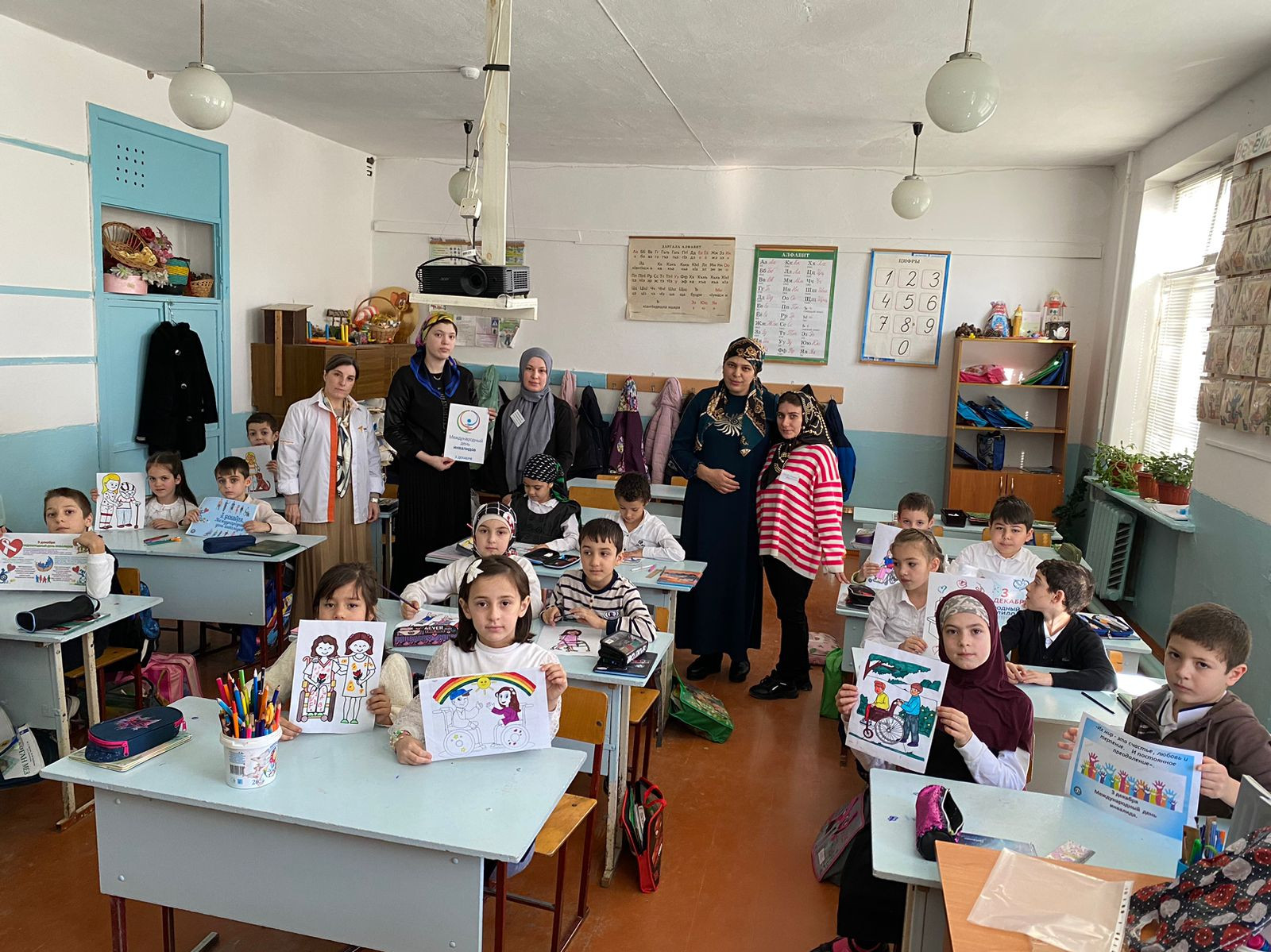 02.12.2023 г. специалист по работе с семьей и детьми Алиева Максалина и медсестра с функцией сиделки Исаева Аминат вместе с библиотекой Филиал 12 в с. Мюрего организовали мероприятие, посвященное Дню инвалида.