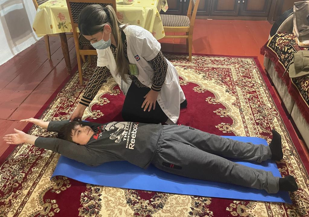 Будни инструктора ЛФК Алишейховой Заиры проходят в динамичном режиме и включают в себя разнообразные задачи и активности.