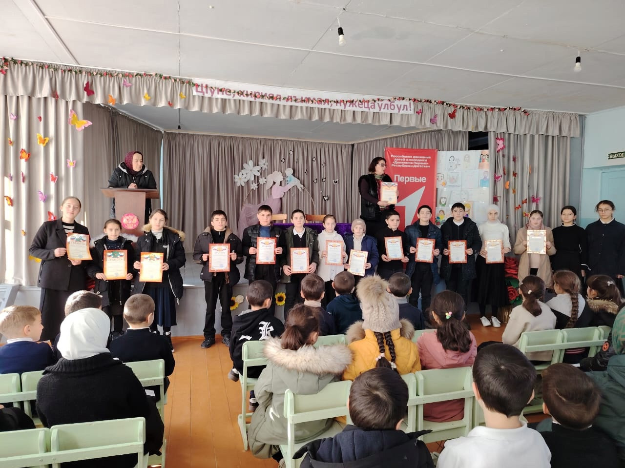 Вручение грамот волонтерам из с. Бацада.