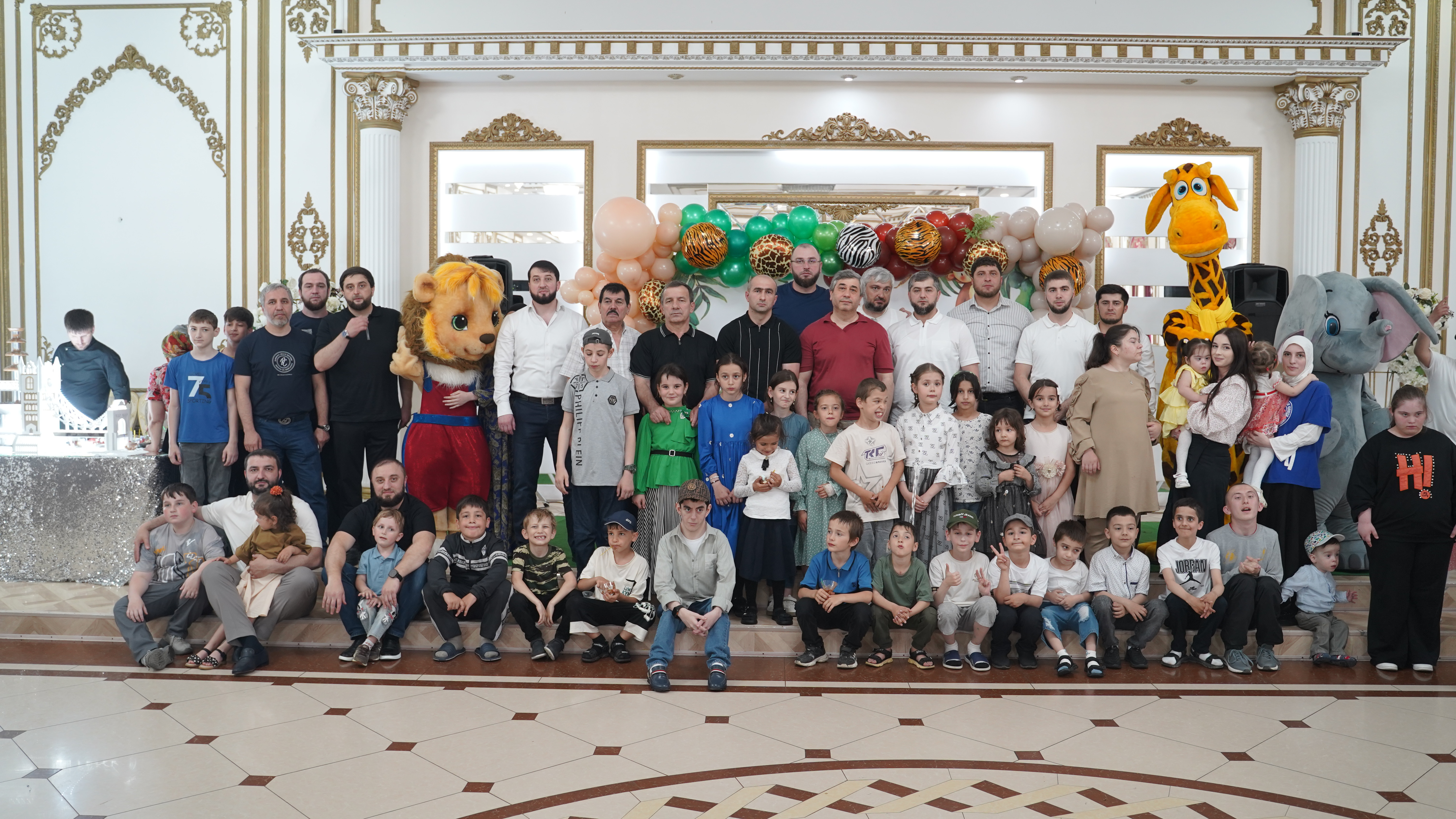 Для 80 детей – подопечных Реабилитационного центра в Хасавюртовском районе благодаря спонсорам организовали праздник в преддверии 1 июня