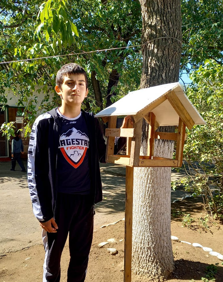 Интегрированная образовательная деятельность  для детей старшей группы по теме: «Кормушка для птиц».