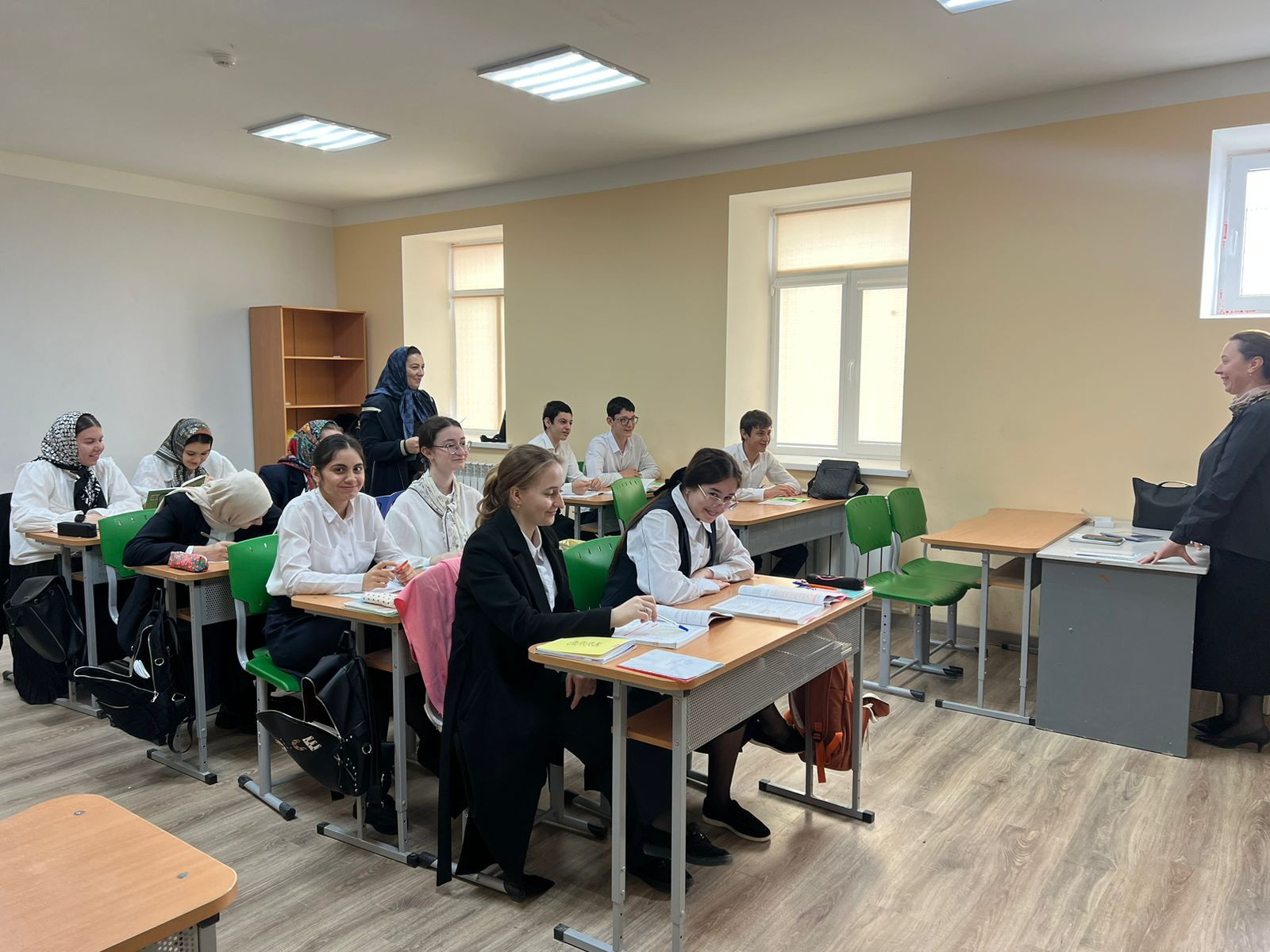 Соц. педогог отдела дневного пребывания детей и семей с детьми Магомедова Рукият Магомедовна провела лекцию на тему : "Формирование у подростков и молодёжи толерантного сознания и проведения нетерпимости к проявлением терроризма и экстремизма "