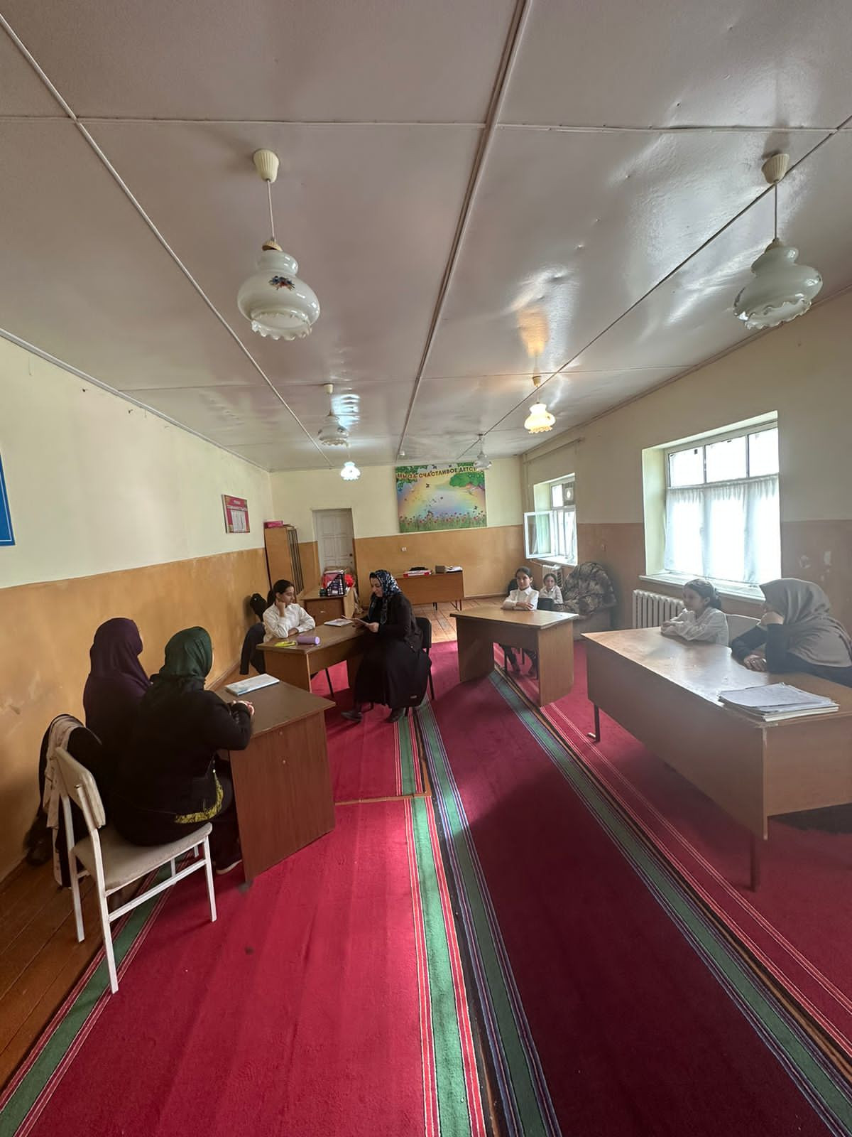 ?Соц. педагог отдела дневного пребывания детей и семей с детьми Магомедова Рукият Магомедовна провела беседы с родителями детей. На темы : "Поощрение и наказание в семье"."Пример родителей в воспитании детей ".