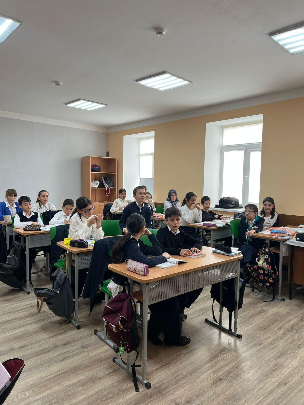 Специалист по социальной работе Центра социального обслуживания населения «Левашинский район» Абдуращидова Зайнаб М. провела беседу среди школьников подростков на тему: «Мы против насилия и экстремизма».