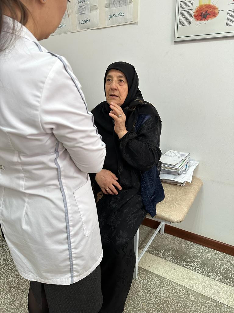 04.12.2023 г. ГБУ РД КЦСОН в МО "Левашинский район" по плану реализации  мероприятия "Старшее поколение", был организован выезд в села Цухта и Чуни.