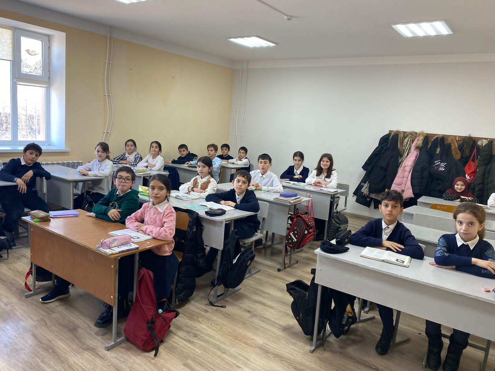 Специалист по социальной работе Центра социального обслуживания населения «Левашинский район» Абдурашидова Зайнаб М. провела беседу среди школьников на тему «Проблемы подростковой наркомании».