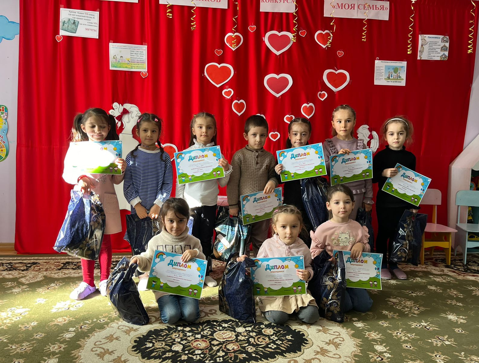 Конкурс рисунков на тему "Моя семья".