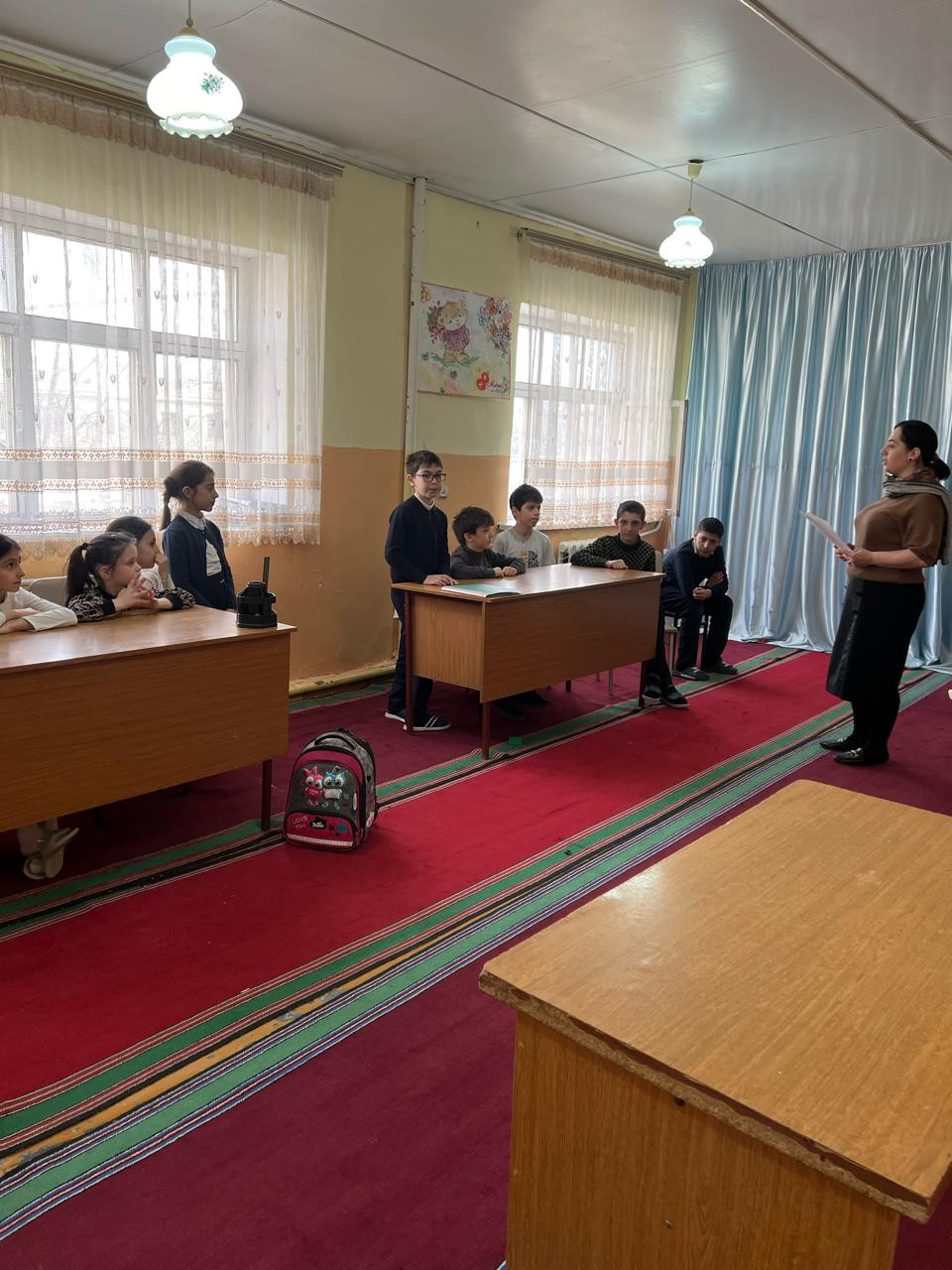 Специалист по социальной работе Центра социального обслуживания населения «Левашинский район» Абдурашидова Зайнаб М. провела беседу среди детей посещающие отделение центра, на тему:«Контакты с незнакомыми людьми на улице».