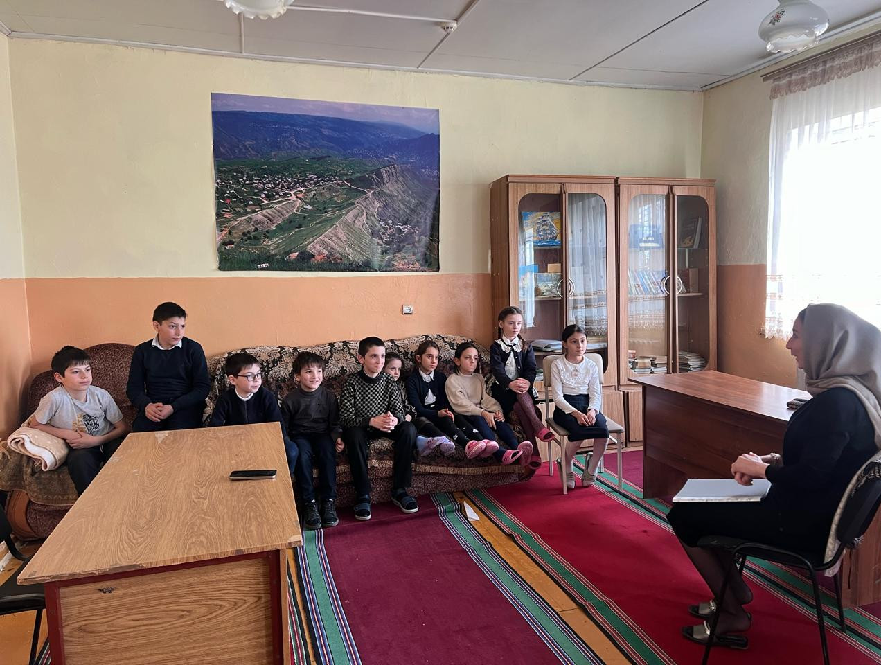 Психолог отделения дневного пребывания провела беседу с детьми на тему:» Не конфликтность, уважение, толерантность». Цель: формирование толерантного и уважительного отношения к окружающему миру