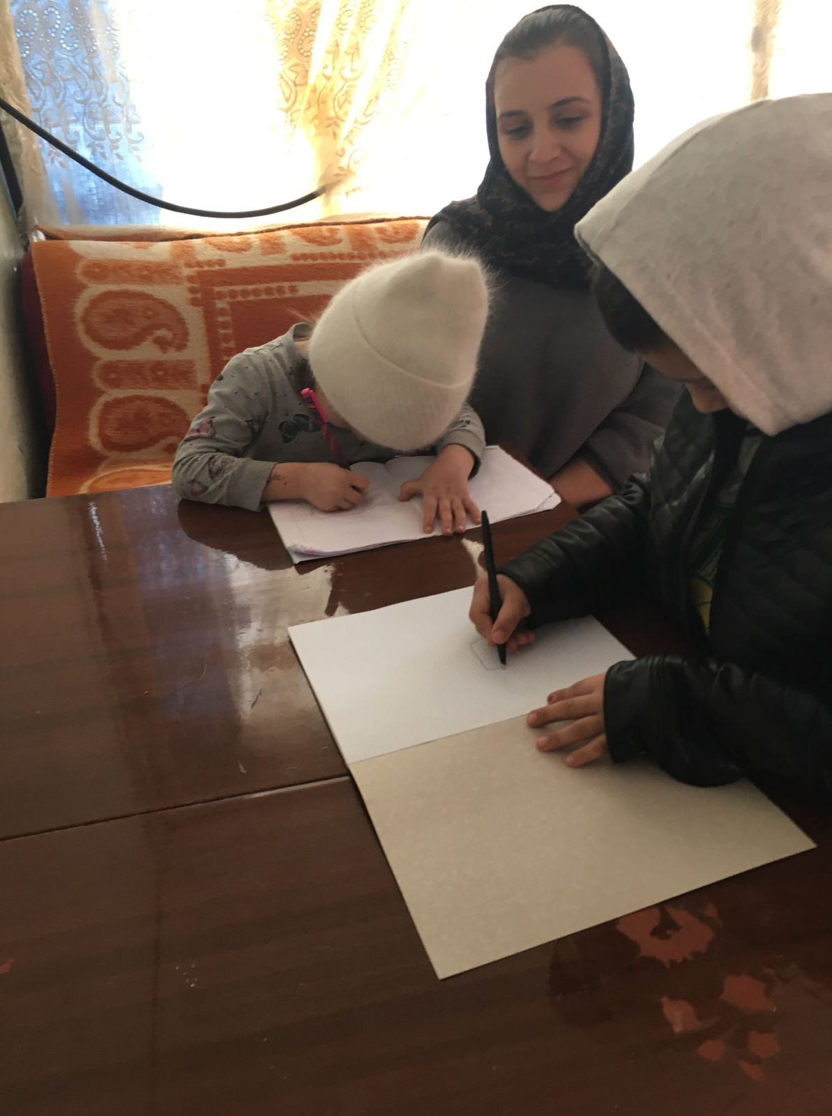 Зав. отделением на дому Центра социального обслуживания населения Левашинский район Будуева З.и психолог надомного отделения Алишейхова З. посетили на дому малообеспеченные семьи из с. Джангамахи.