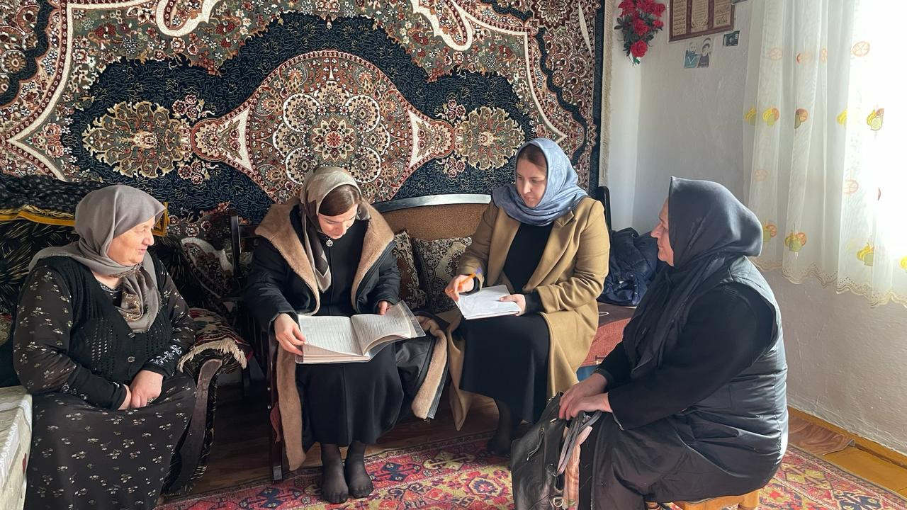 По план графику 27.02.2024 года  специалистами  ГБУ РД КЦСОН в МО "Левашинский район"  Гусенкадиевой Л и  Хапизовой А был организован выезд в села Урма и Охли,  для проверки качества предоставления социальных услуг социальными работниками.