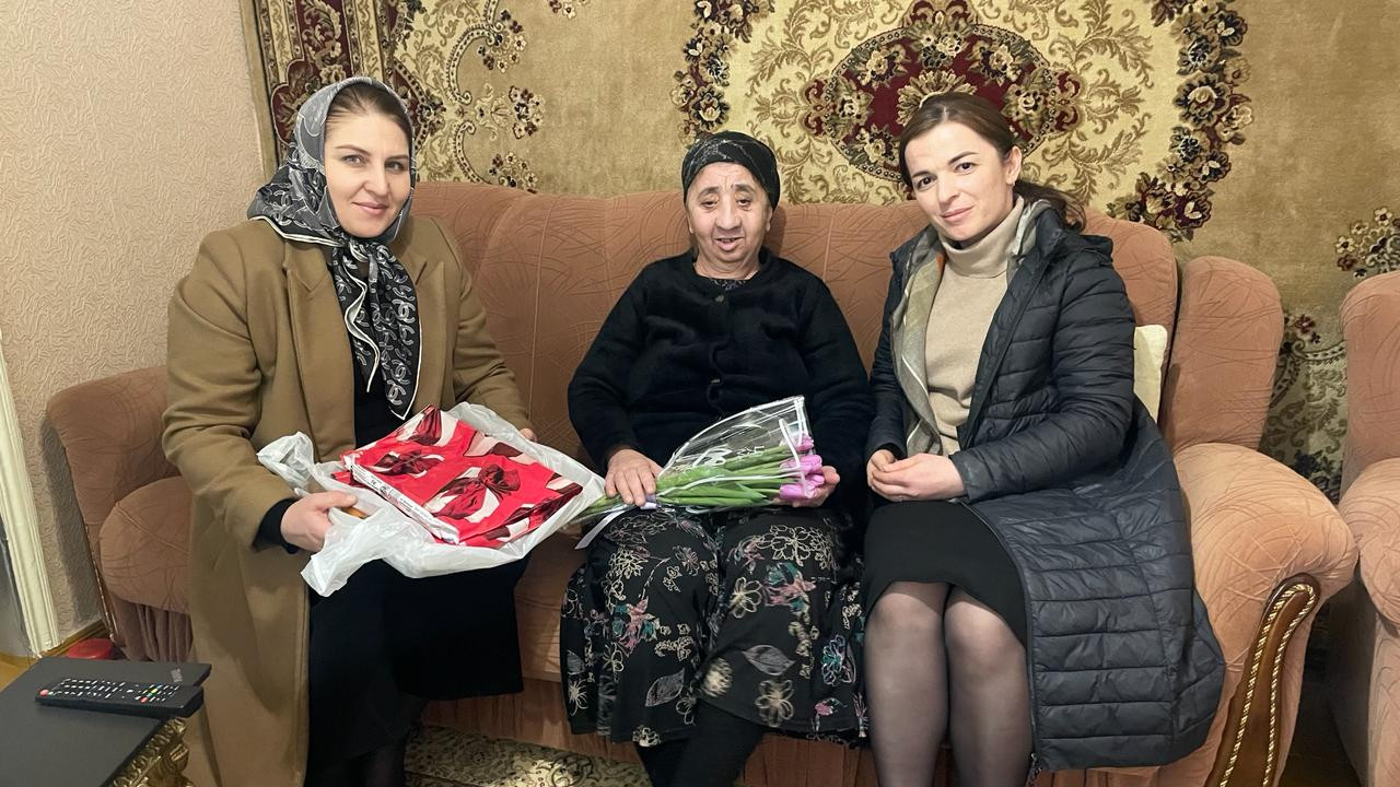 В предверии  весеннего праздника Международного дня 8 марта  по поручению директора ГБУ РД КЦСОН в МО "Левашинский район" Ибрагимбека Далгатова   работники посетили вдов ветеранов ВОВ