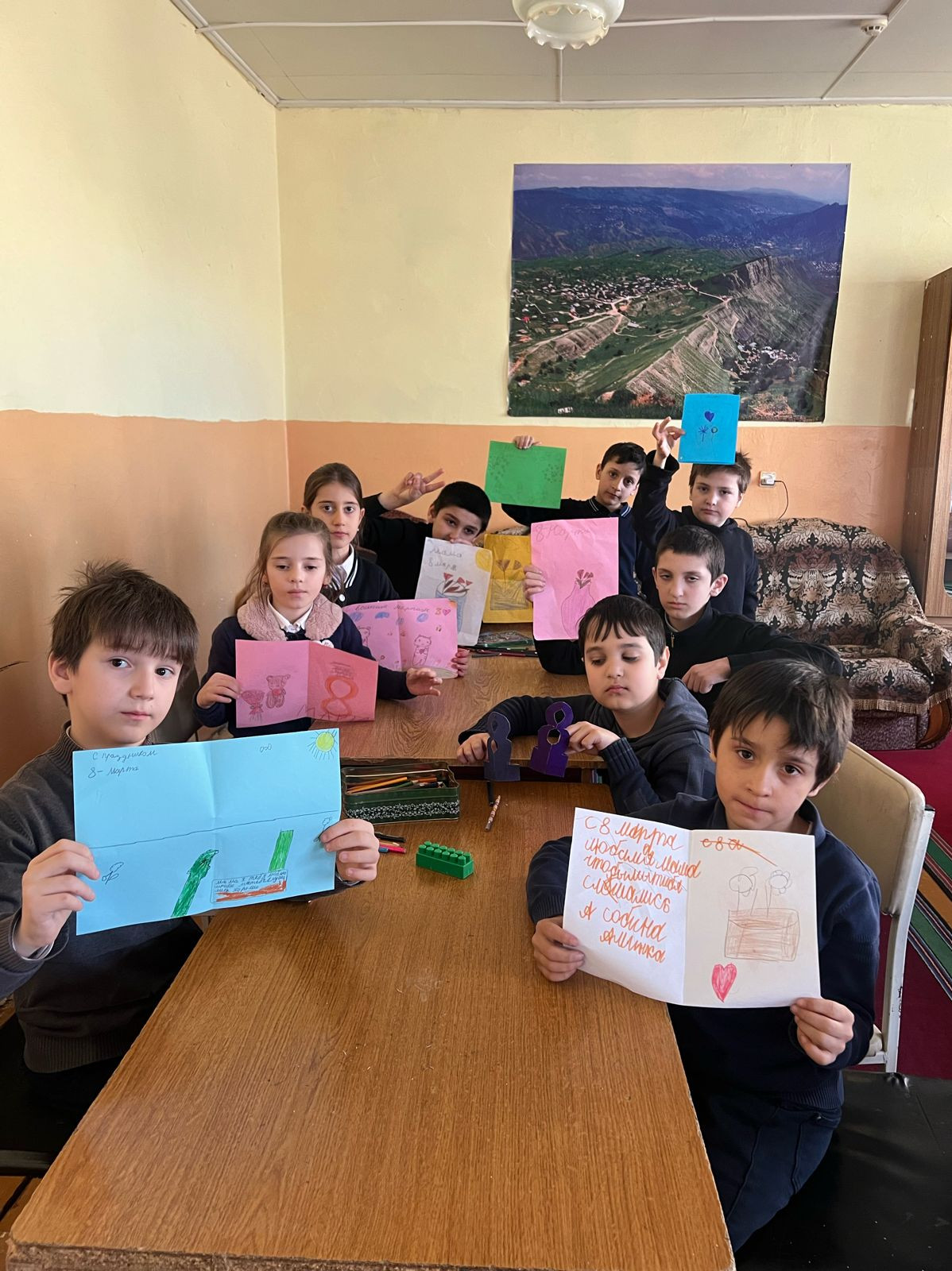 В предверии 8-го марта в отделении семьи и детей были проведены конкурса рисунков, стихов и сочинений Международному женскому дню 8 марта.