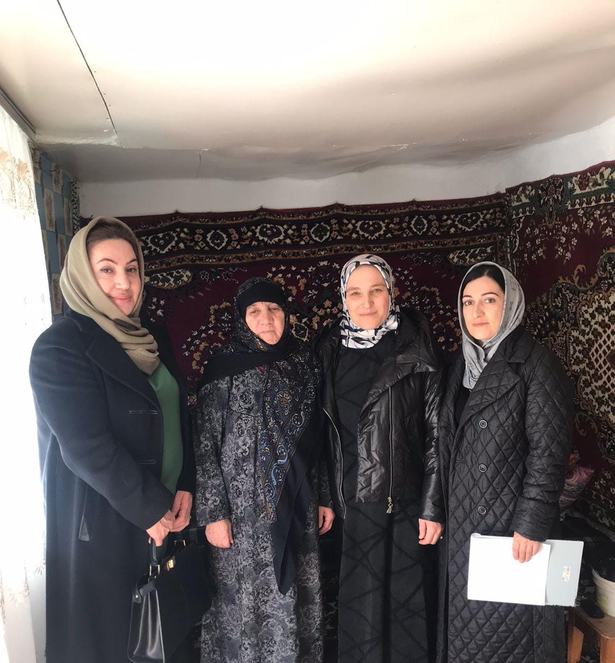 B преддверии праздника -Международного женского дня 8 марта ГБУ РД Комплексном центре социального обслуживания населения в МО"Левашинский район" мобильной бригадой был совершен выезд с. Хахита, с.А-Чугли и с.Н-Чугли.